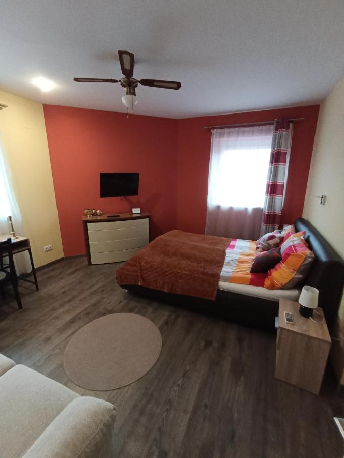 Borostyan Apartmanhaz มูราฮาลอม ภายนอก รูปภาพ