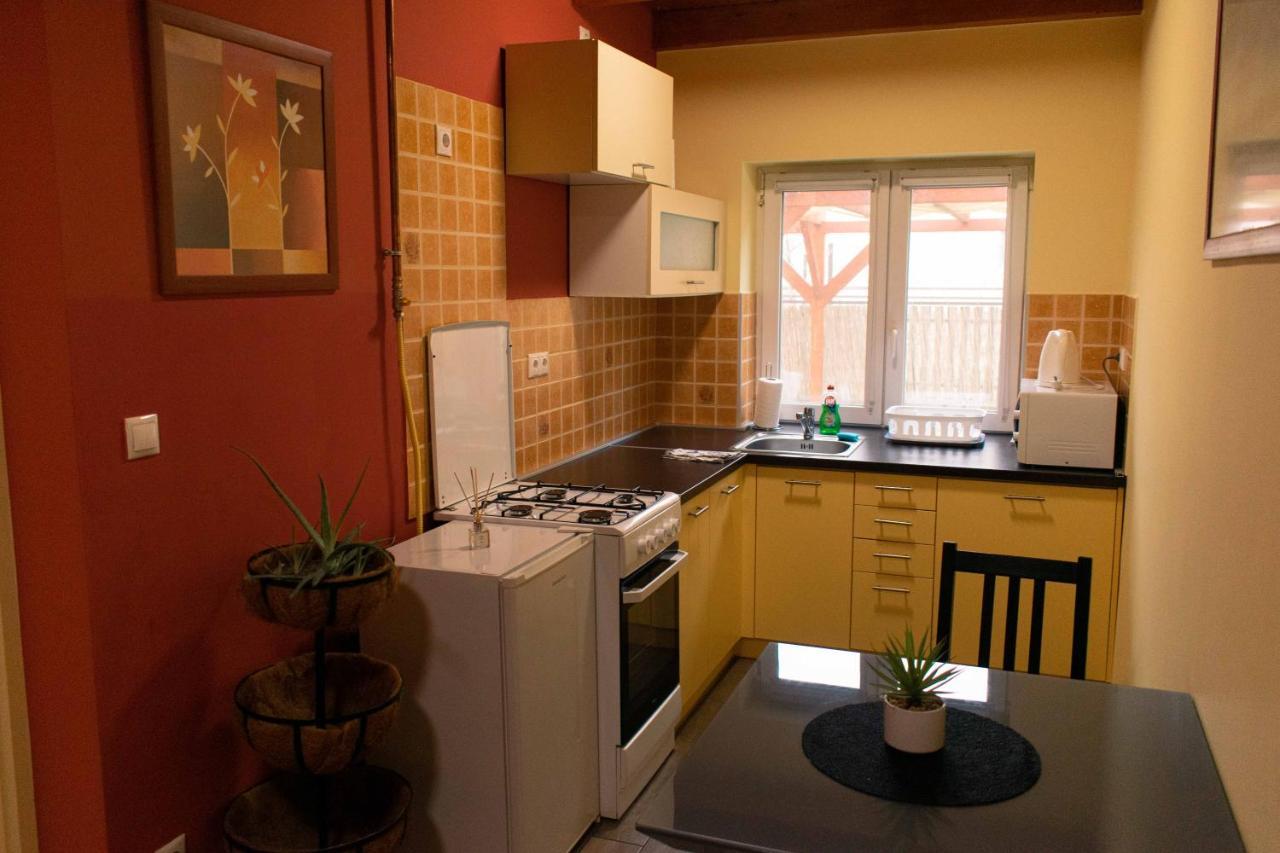 Borostyan Apartmanhaz มูราฮาลอม ภายนอก รูปภาพ