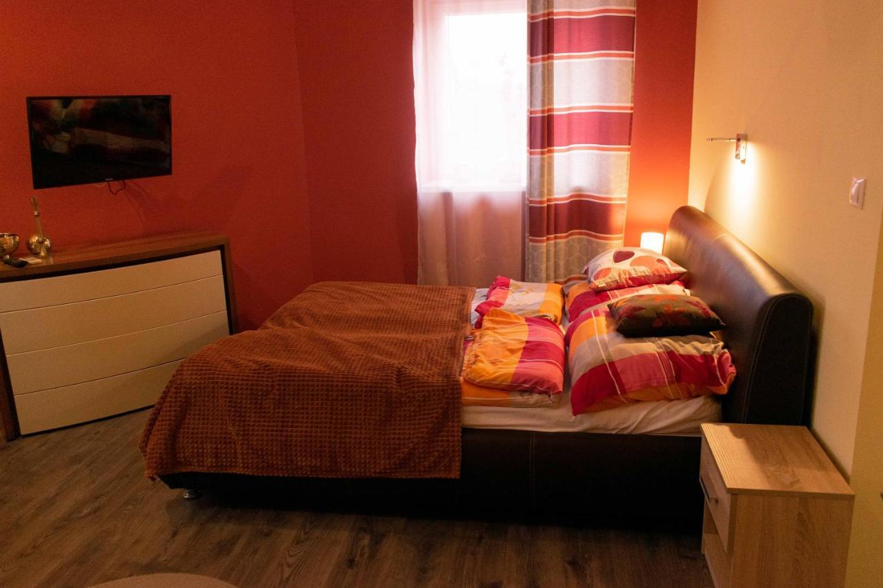 Borostyan Apartmanhaz มูราฮาลอม ภายนอก รูปภาพ