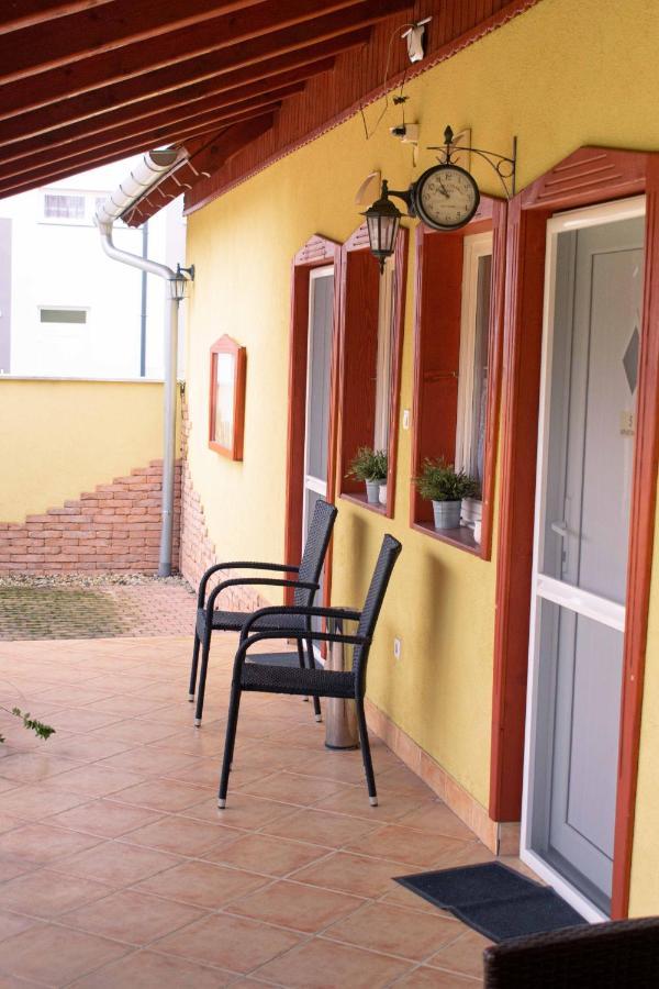 Borostyan Apartmanhaz มูราฮาลอม ภายนอก รูปภาพ