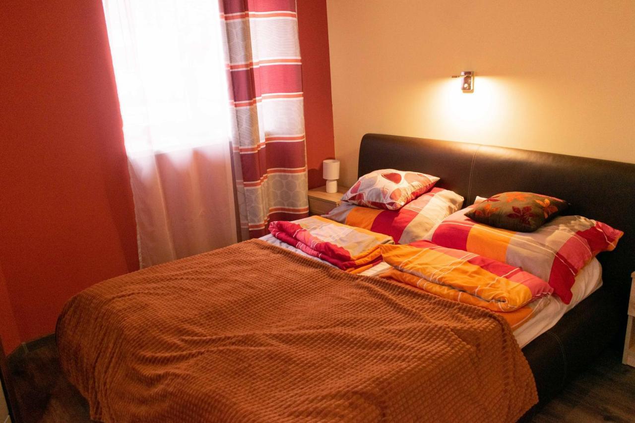 Borostyan Apartmanhaz มูราฮาลอม ภายนอก รูปภาพ
