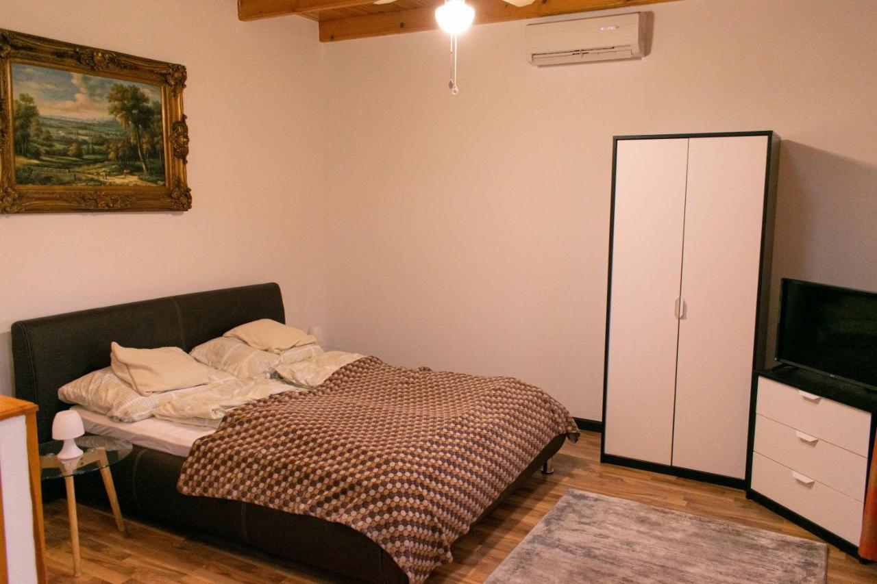 Borostyan Apartmanhaz มูราฮาลอม ภายนอก รูปภาพ