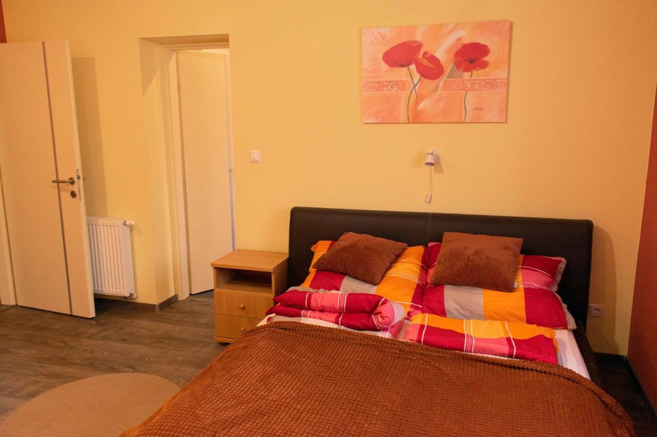 Borostyan Apartmanhaz มูราฮาลอม ภายนอก รูปภาพ