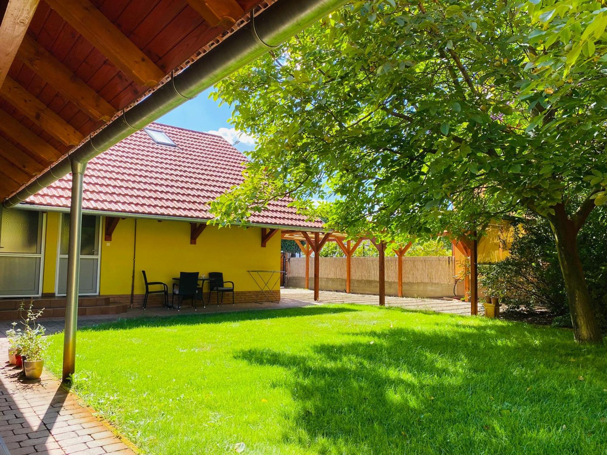 Borostyan Apartmanhaz มูราฮาลอม ภายนอก รูปภาพ