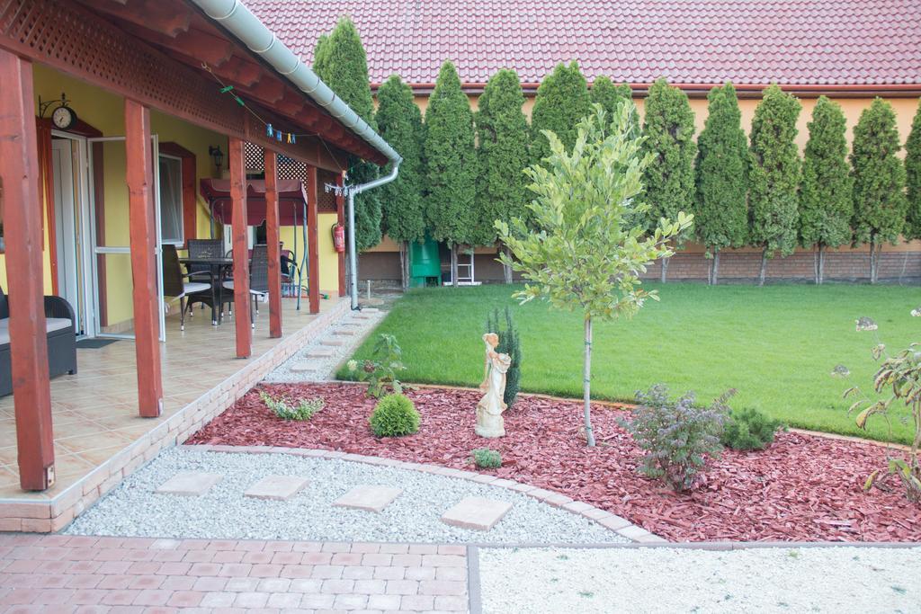 Borostyan Apartmanhaz มูราฮาลอม ภายนอก รูปภาพ