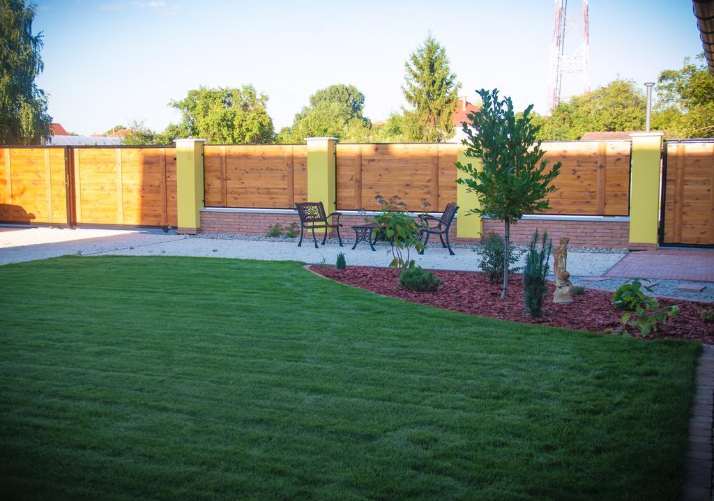 Borostyan Apartmanhaz มูราฮาลอม ภายนอก รูปภาพ